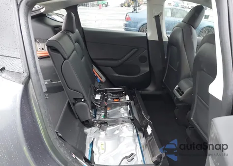 2022 Tesla Model Y Performance Dual Motor All-Wheel Drive z USA, uszkodzony, nr VIN 7SAYGDEF2NF405663